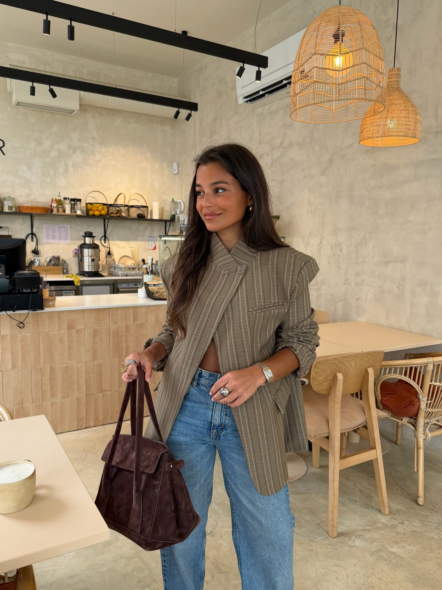 Blazer asimétrico a cuadros en color topo - RESERVA. Envíos del 13 al 20 de marzo