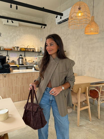 Blazer asimétrico a cuadros en color topo - RESERVA. Envíos del 13 al 20 de marzo