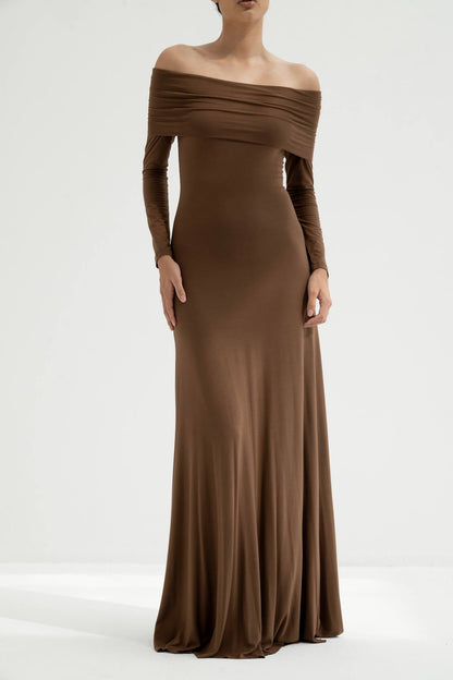 Vestido largo de manga larga con hombros descubiertos de punto de viscosa de Otis