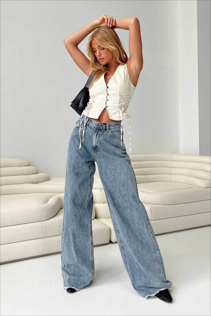 Vaqueros holgados con bajo sin rematar