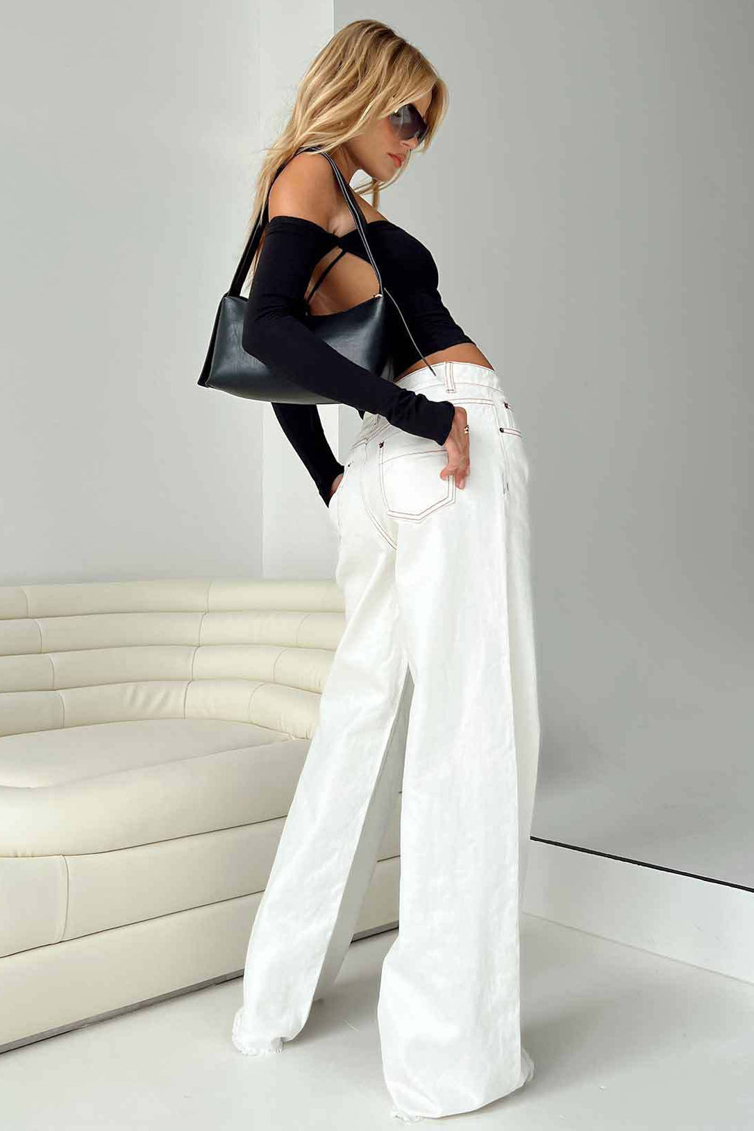 Vaqueros holgados con bajo sin rematar