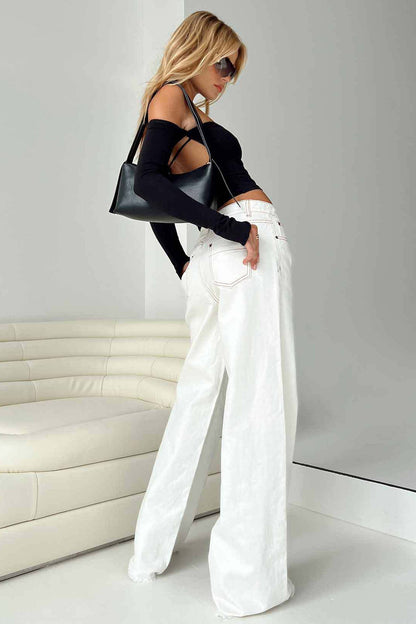 Vaqueros holgados con bajo sin rematar