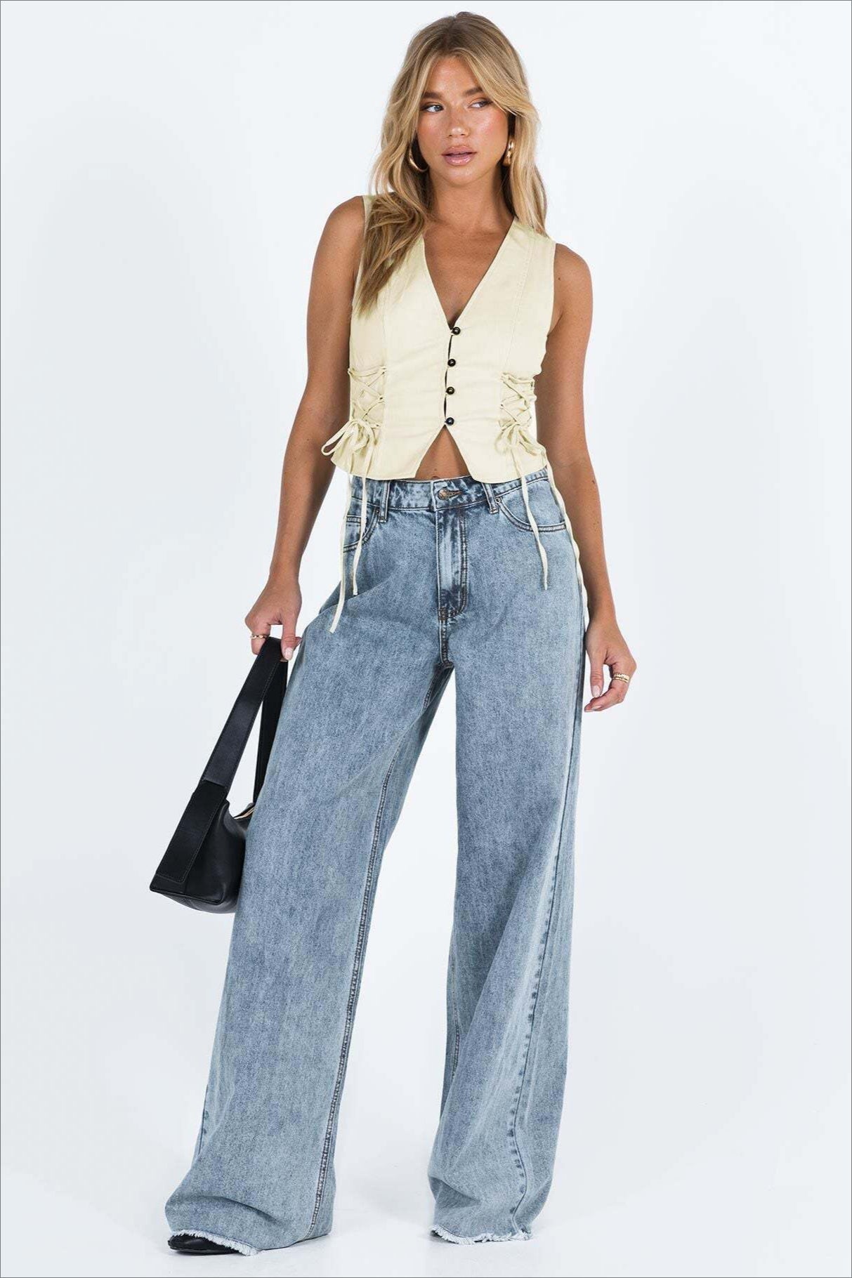 Vaqueros holgados con bajo sin rematar